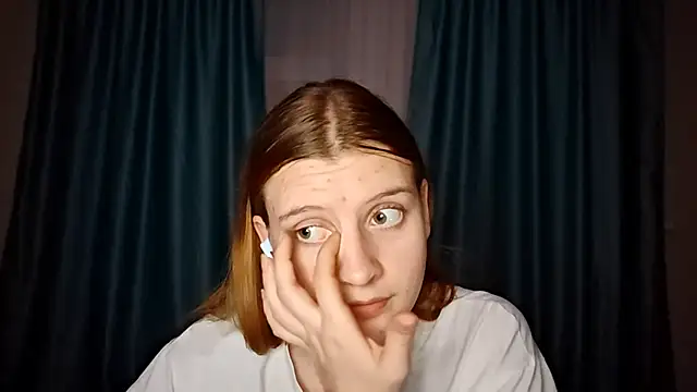 Snapshot of LynteriLain chatting on October 31, 2025, 8:43 pm LynteriLain online show from October 31, 2025, 8:43 pm