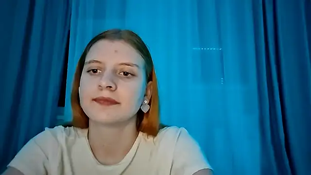 Snapshot of LynteriLain chatting on November 6, 2025, 7:37 pm LynteriLain online show from November 6, 2025, 7:37 pm