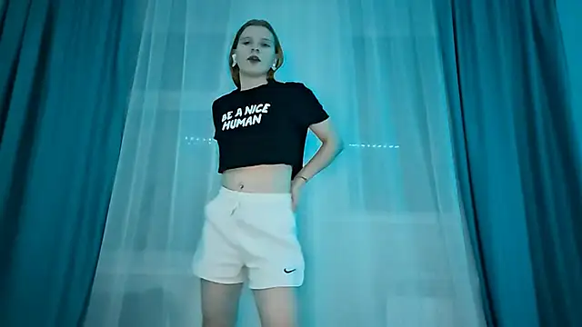 Snapshot of LynteriLain chatting on November 9, 2025, 7:23 pm LynteriLain online show from November 9, 2025, 7:23 pm