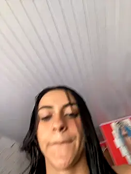 Snapshot of miluwatson chatting on October 15, 2025, 5:35 pm miluwatson online show from October 15, 2025, 5:35 pm