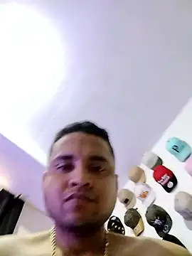 Snapshot of morenito_00987 chatting on January 18, 2026, 9:18 pm morenito 00987 online show from January 18, 2026, 9:18 pm