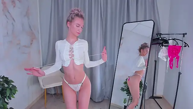 SerenaCrystall online show from March 19, 2026, 12:42 pm