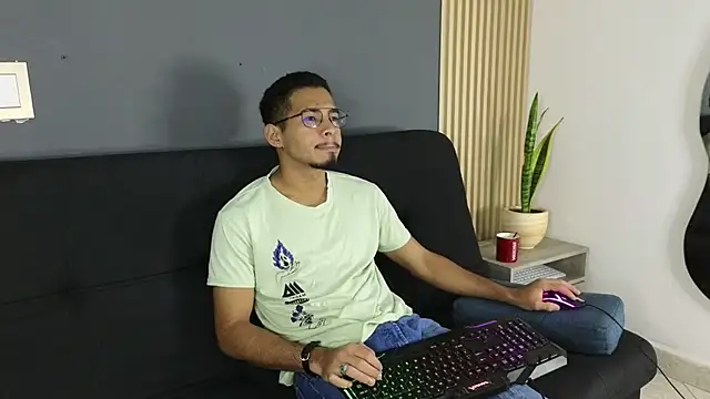 Snapshot of Jaybrown__1 chatting on October 14, 2025, 11:22 am Jaybrown 1 online show from October 14, 2025, 11:22 am