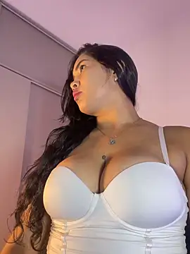 Snapshot of EmilyZuits chatting on October 28, 2025, 9:50 pm EmilyZuits online show from October 28, 2025, 9:50 pm