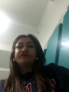 chloe  Jones  online show from November 15, 2025, 12:45 pm