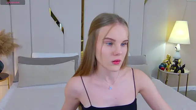 Snapshot of Lili_Lohan chatting on November 10, 2025, 5:01 pm Lili Lohan online show from November 10, 2025, 5:01 pm