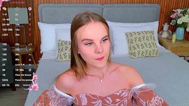 Snapshot of Lili_Lohan chatting on November 13, 2025, 5:01 pm Lili Lohan online show from November 13, 2025, 5:01 pm