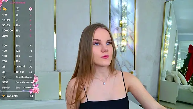 Lili Lohan online show from November 24, 2025, 5:23 pm