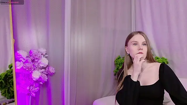 Lili Lohan online show from April 30, 2026, 5:03 am