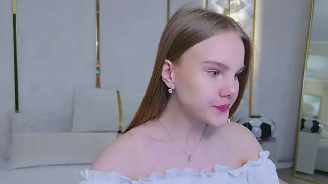 Lili Lohan online show from July 8, 2026, 5:01 am