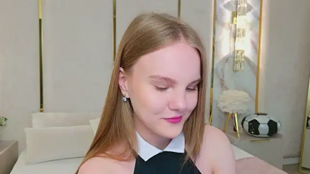 Lili Lohan online show from July 9, 2026, 5:11 am