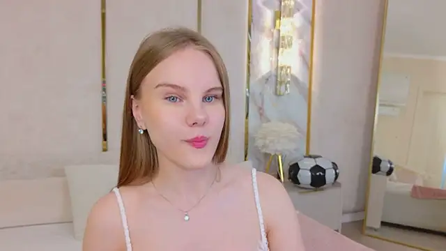 Lili Lohan online show from July 11, 2026, 5:10 am