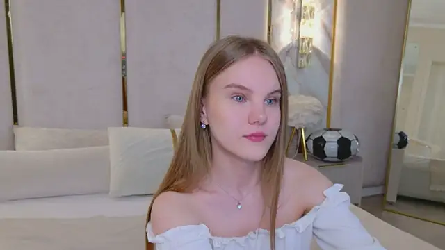 Lili Lohan online show from July 13, 2026, 5:10 am