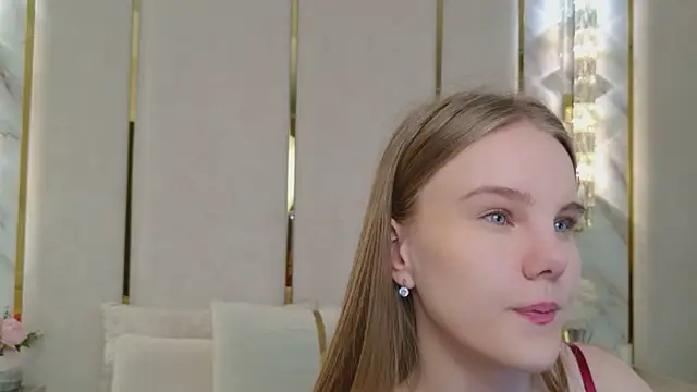 Lili Lohan online show from July 26, 2026, 5:04 am
