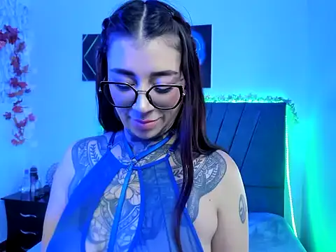 Snapshot of Hecate_Queen chatting on November 14, 2025, 1:43 pm Hecate Queen online show from November 14, 2025, 1:43 pm