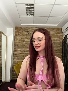 Snapshot of Lunna_Squirt chatting on October 9, 2025, 7:34 pm Lunna Squirt online show from October 9, 2025, 7:34 pm