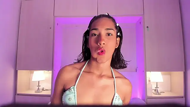 AnahiCollins online show from April 30, 2026, 12:11 pm
