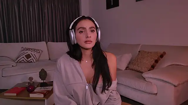 Snapshot of Milana_De chatting on October 7, 2025, 10:29 pm Milana De online show from October 7, 2025, 10:29 pm