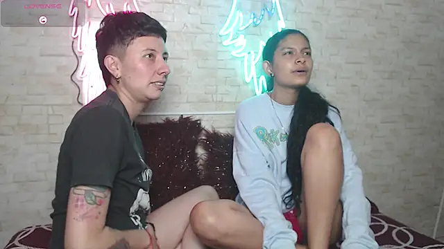 Snapshot of Gaby_and_Mei chatting on October 1, 2025, 4:51 am Gaby and Mei online show from October 1, 2025, 4:51 am