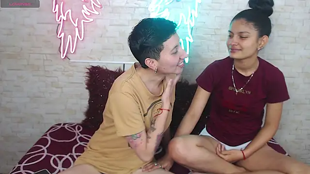 Snapshot of Gaby_and_Mei chatting on October 16, 2025, 4:24 am Gaby and Mei online show from October 16, 2025, 4:24 am