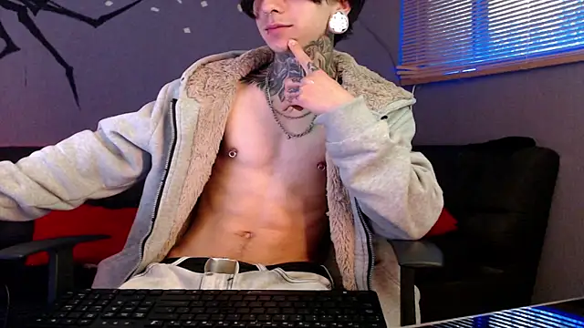 Snapshot of Kuregari_xs chatting on October 1, 2025, 3:45 am Kuregari xs online show from October 1, 2025, 3:45 am