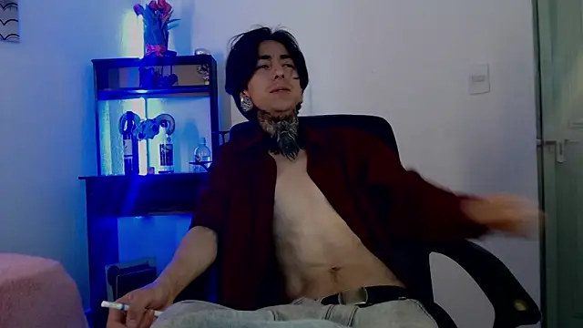 Snapshot of Kuregari_xs chatting on October 10, 2025, 8:19 pm Kuregari xs online show from October 10, 2025, 8:19 pm