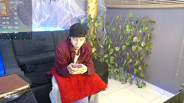 Snapshot of Kuregari_xs chatting on October 24, 2025, 5:04 am Kuregari xs online show from October 24, 2025, 5:04 am