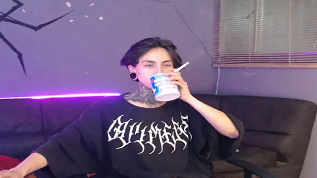 Snapshot of Kuregari_xs chatting on November 5, 2025, 4:12 am Kuregari xs online show from November 5, 2025, 4:12 am