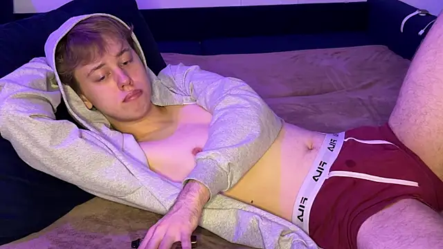 Snapshot of _bee_boy_ chatting on October 28, 2025, 6:21 pm bee boy online show from October 28, 2025, 6:21 pm