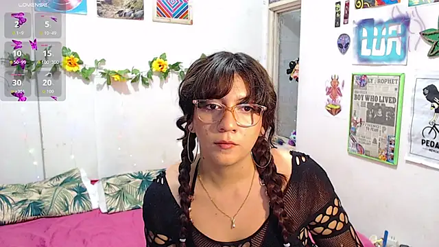 Snapshot of velvetrouse chatting on October 6, 2025, 11:46 pm velvetrouse online show from October 6, 2025, 11:46 pm