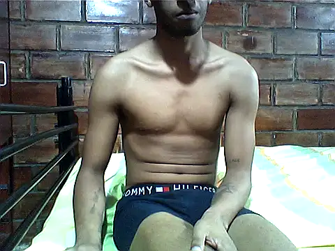 alfredo8892 online show from September 29, 2025, 6:57 pm