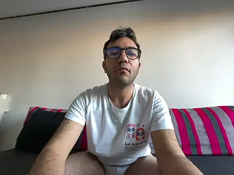 xochipilliii online show from October 4, 2025, 2:04 pm