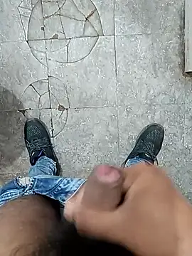 SlipperyRebound0 online show from November 20, 2025, 5:01 pm