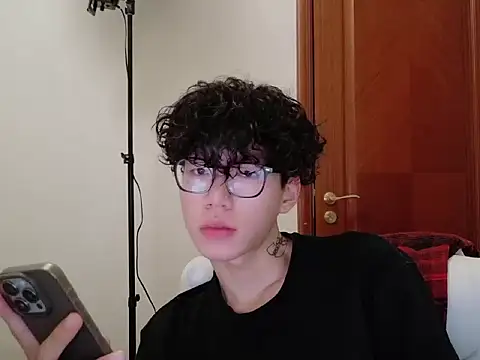 Snapshot of hangzi-0011 chatting on September 29, 2025, 10:20 am hangzi-0011 online show from September 29, 2025, 10:20 am