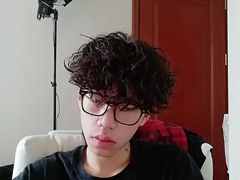 Snapshot of hangzi-0011 chatting on September 30, 2025, 7:35 am hangzi-0011 online show from September 30, 2025, 7:35 am