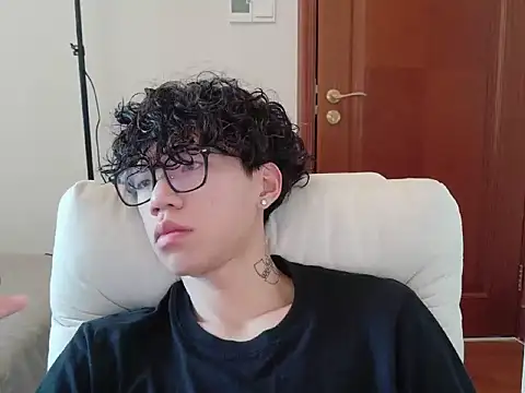 Snapshot of hangzi-0011 chatting on October 1, 2025, 10:21 am hangzi-0011 online show from October 1, 2025, 10:21 am