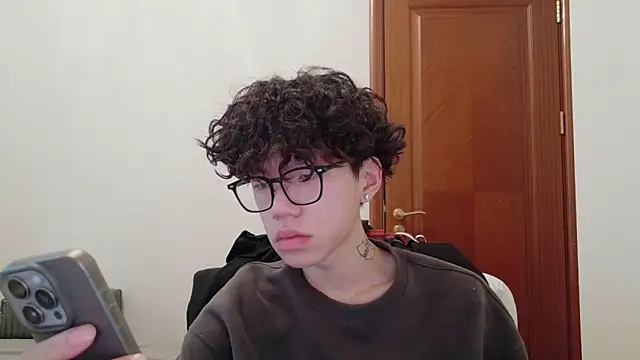 Snapshot of hangzi-0011 chatting on October 4, 2025, 10:24 am hangzi-0011 online show from October 4, 2025, 10:24 am