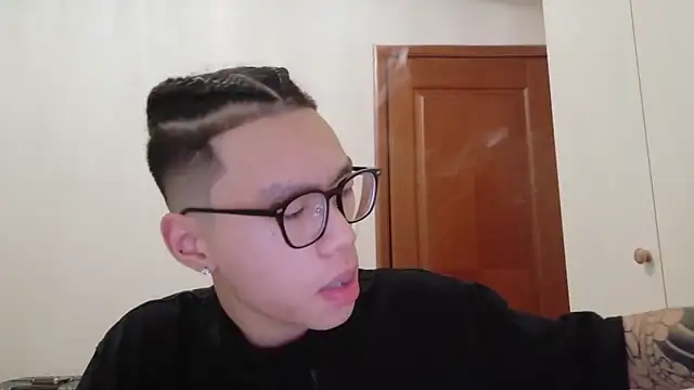 Snapshot of hangzi-0011 chatting on October 8, 2025, 11:08 am hangzi-0011 online show from October 8, 2025, 11:08 am