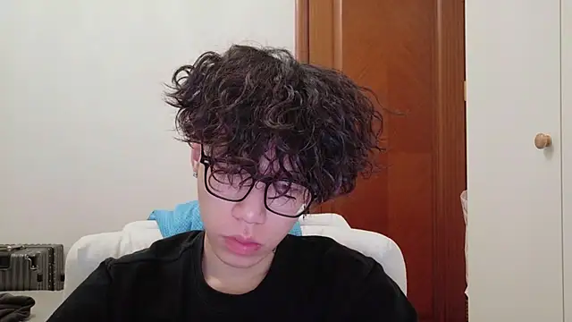 Snapshot of hangzi-0011 chatting on October 10, 2025, 11:42 am hangzi-0011 online show from October 10, 2025, 11:42 am