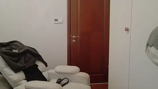 Snapshot of hangzi-0011 chatting on October 13, 2025, 10:15 am hangzi-0011 online show from October 13, 2025, 10:15 am