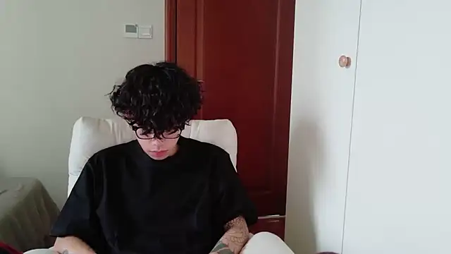 Snapshot of hangzi-0011 chatting on October 19, 2025, 6:03 am hangzi-0011 online show from October 19, 2025, 6:03 am