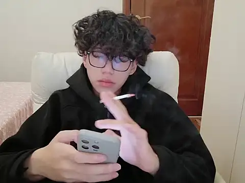 Snapshot of hangzi-0011 chatting on November 3, 2025, 11:11 am hangzi-0011 online show from November 3, 2025, 11:11 am