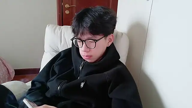 Snapshot of hangzi-0011 chatting on November 12, 2025, 8:04 am hangzi-0011 online show from November 12, 2025, 8:04 am