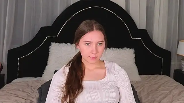 OliviaLay online show from February 2, 2026, 12:48 pm