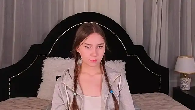 OliviaLay online show from February 6, 2026, 11:02 am