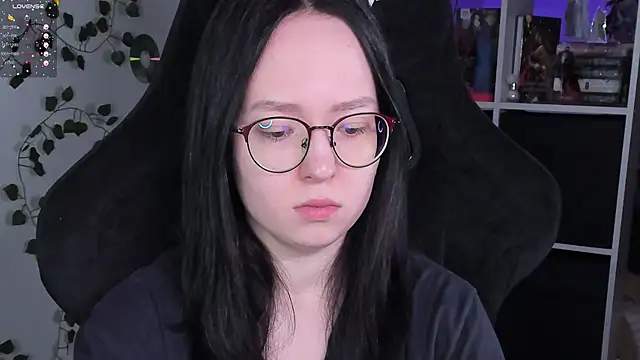 Snapshot of power_robynn chatting on October 14, 2025, 4:30 pm power robynn online show from October 14, 2025, 4:30 pm