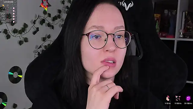 Snapshot of power_robynn chatting on October 15, 2025, 10:43 pm power robynn online show from October 15, 2025, 10:43 pm