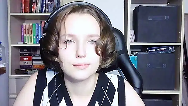 Snapshot of Diana-back chatting on October 3, 2025, 4:26 pm Diana-back online show from October 3, 2025, 4:26 pm