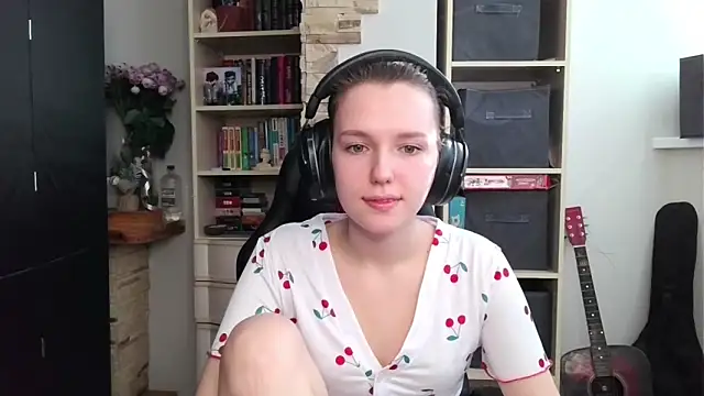 Snapshot of Diana-back chatting on October 30, 2025, 7:21 am Diana-back online show from October 30, 2025, 7:21 am