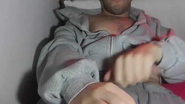 cazzo18cm3 online show from December 18, 2025, 10:38 pm